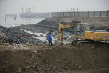 青島化工廠爆炸事故 輸油管線泄漏引發重大安全警示